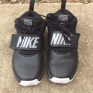 Nike Team Hustle 881942-001